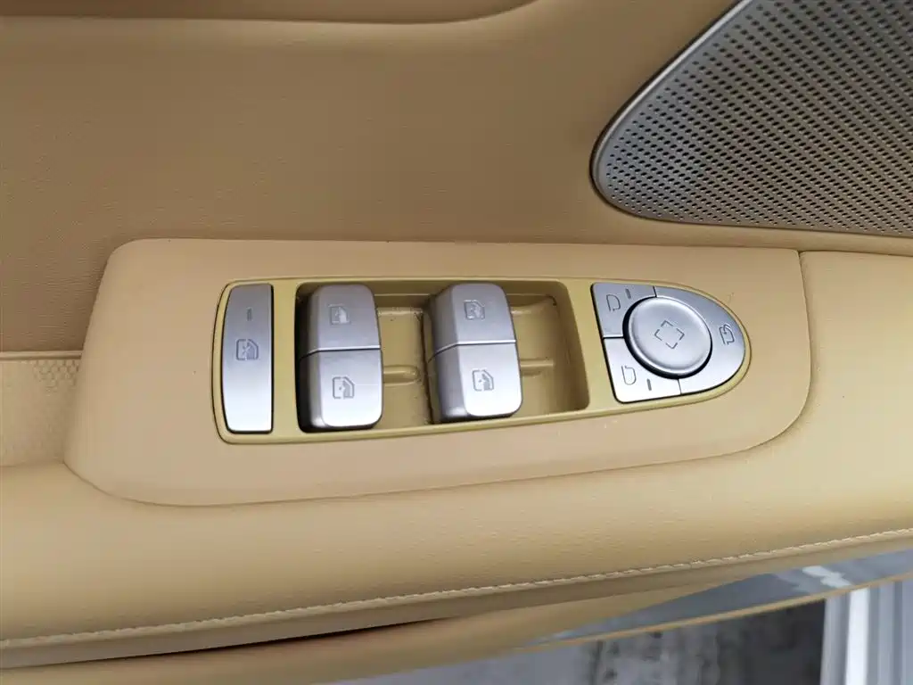 AITO ASK THE WORLD M5