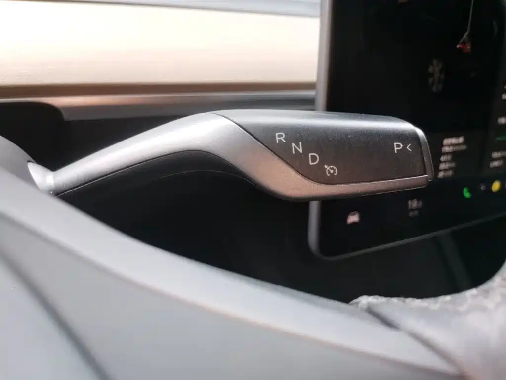 Tesla Model Y — миниатюра 14
