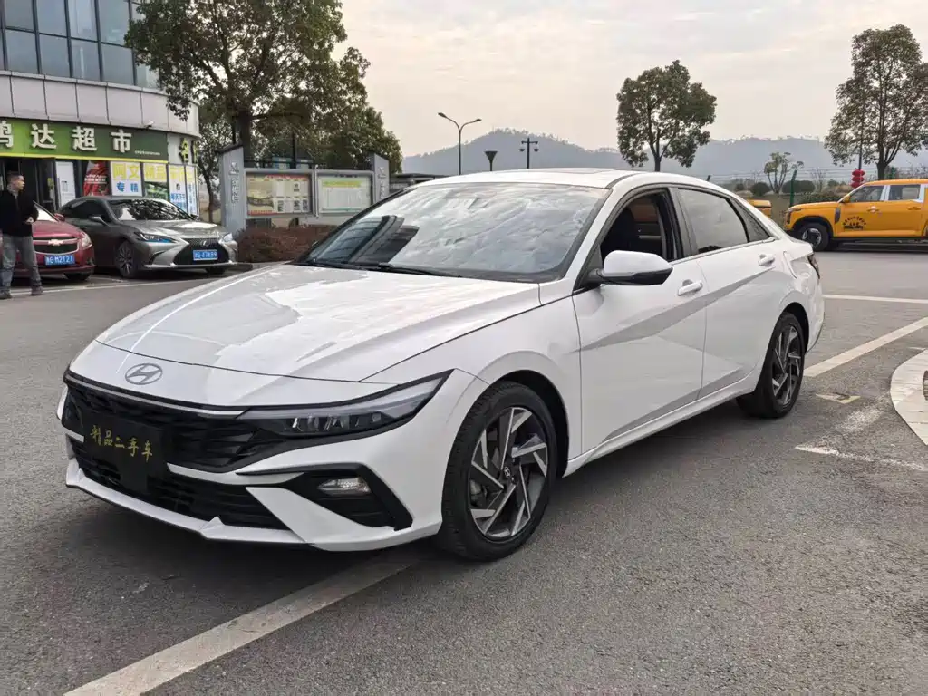 Hyundai Elantra 2024