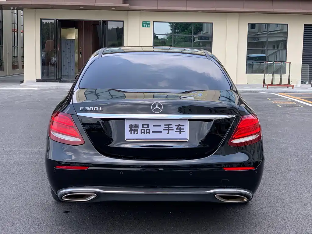 Mercedes-Benz E-Class — миниатюра 5