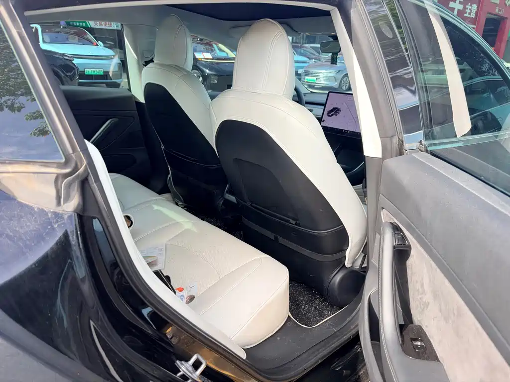 Tesla Model 3 — миниатюра 6