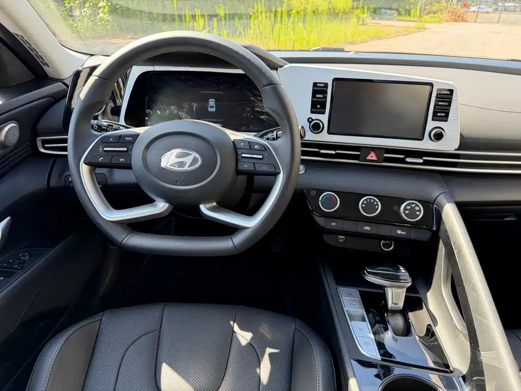 Hyundai Elantra — миниатюра 11