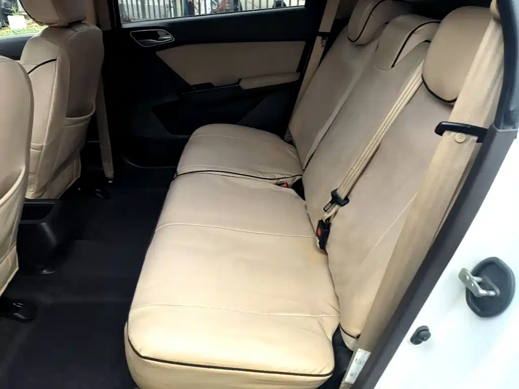 Baojun 310W — миниатюра 17