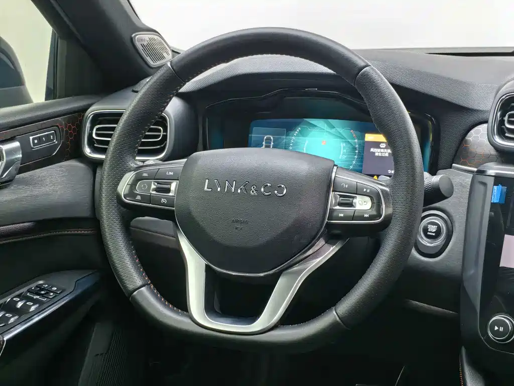 Lynk & Co 03 — миниатюра 16