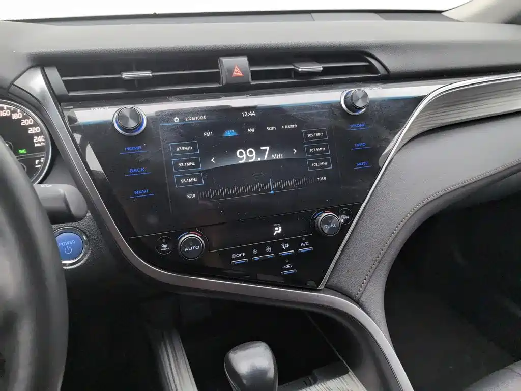 Toyota Camry — миниатюра 12