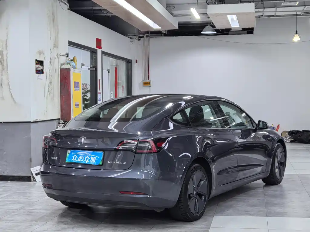 Tesla Model 3 — миниатюра 6