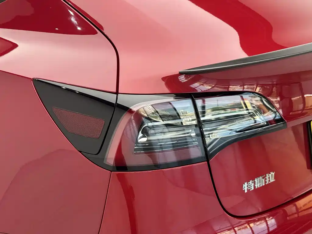 Tesla Model 3 — миниатюра 20