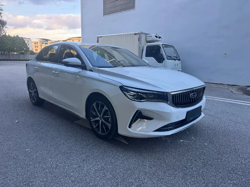 Geely Emgrand 2022 4 1.5L CVT Flagship