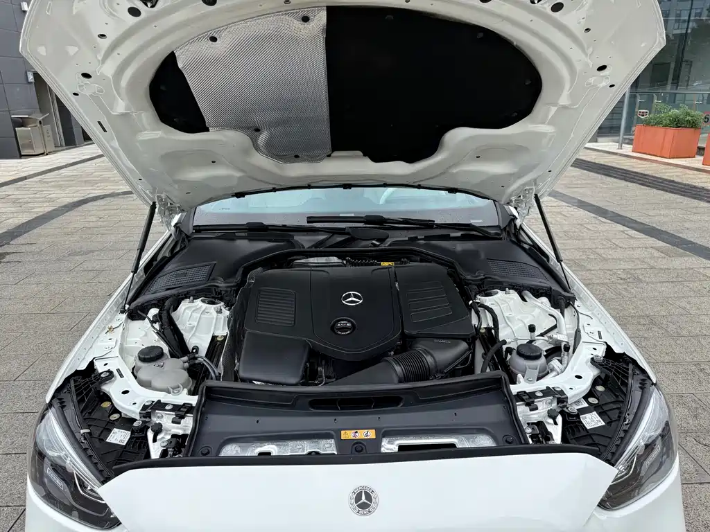 Mercedes-Benz C-Class — миниатюра 11