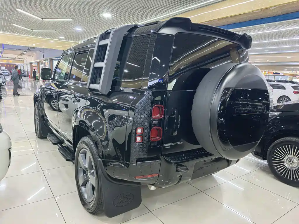 LAND ROVER DEFENDER