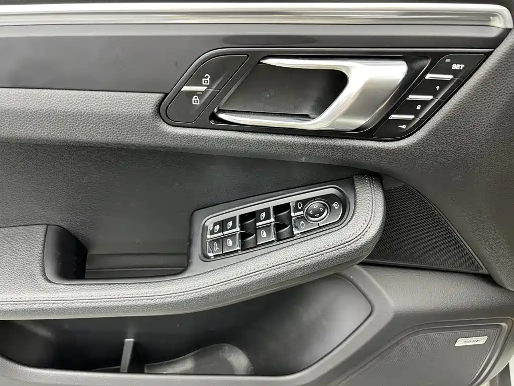 Porsche Macan — миниатюра 16