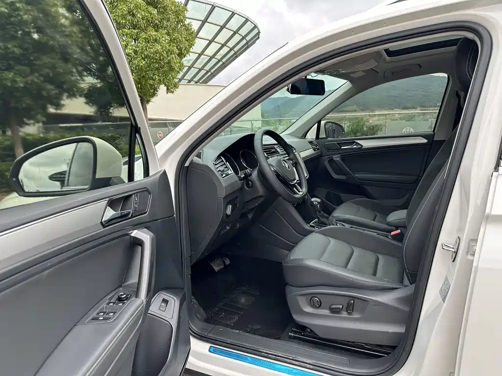 Volkswagen Tiguan L — миниатюра 16