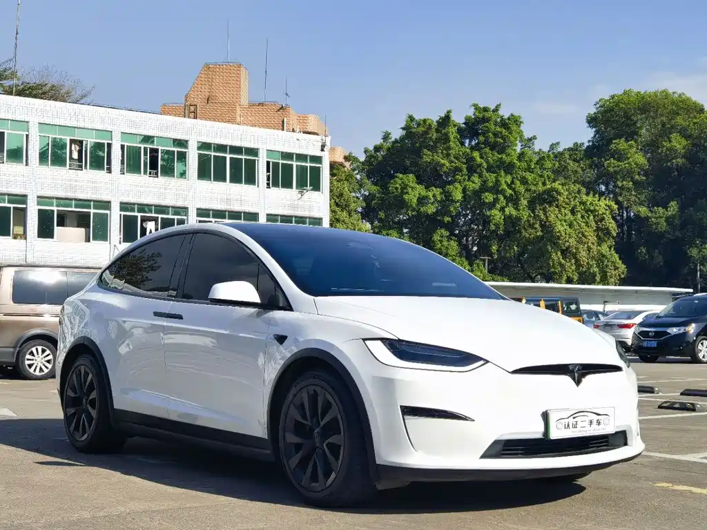 TESLA MODEL X