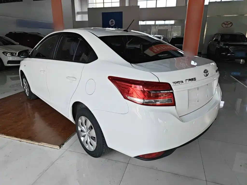 Toyota Yaris L — миниатюра 5