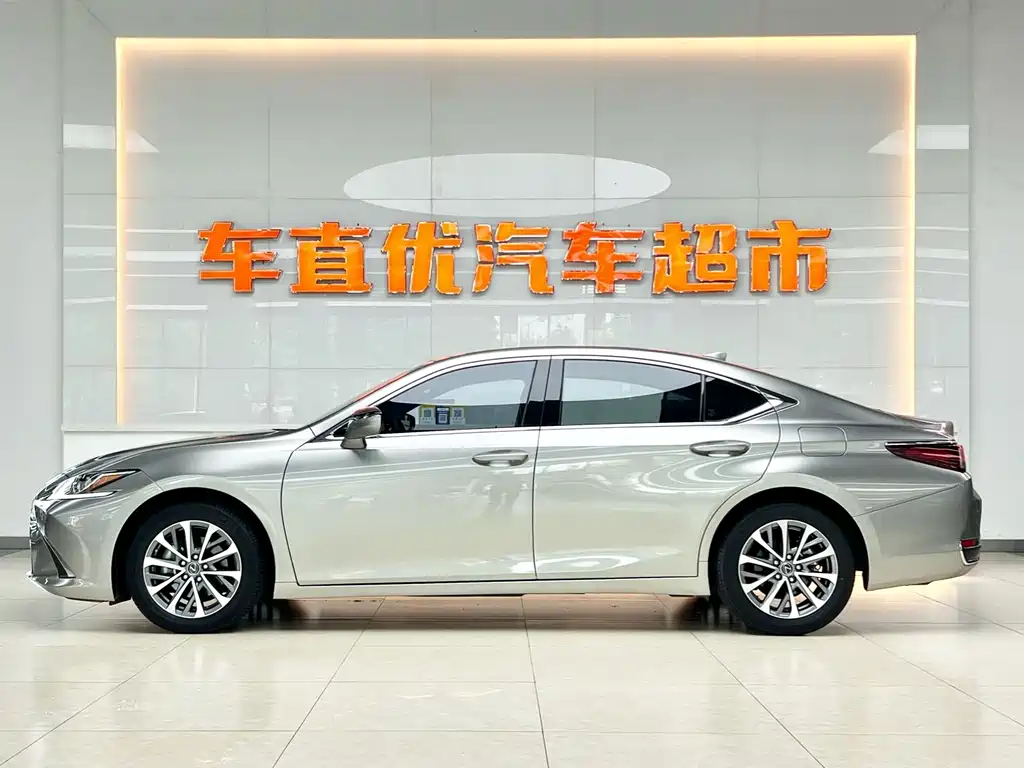 LEXUS  ES