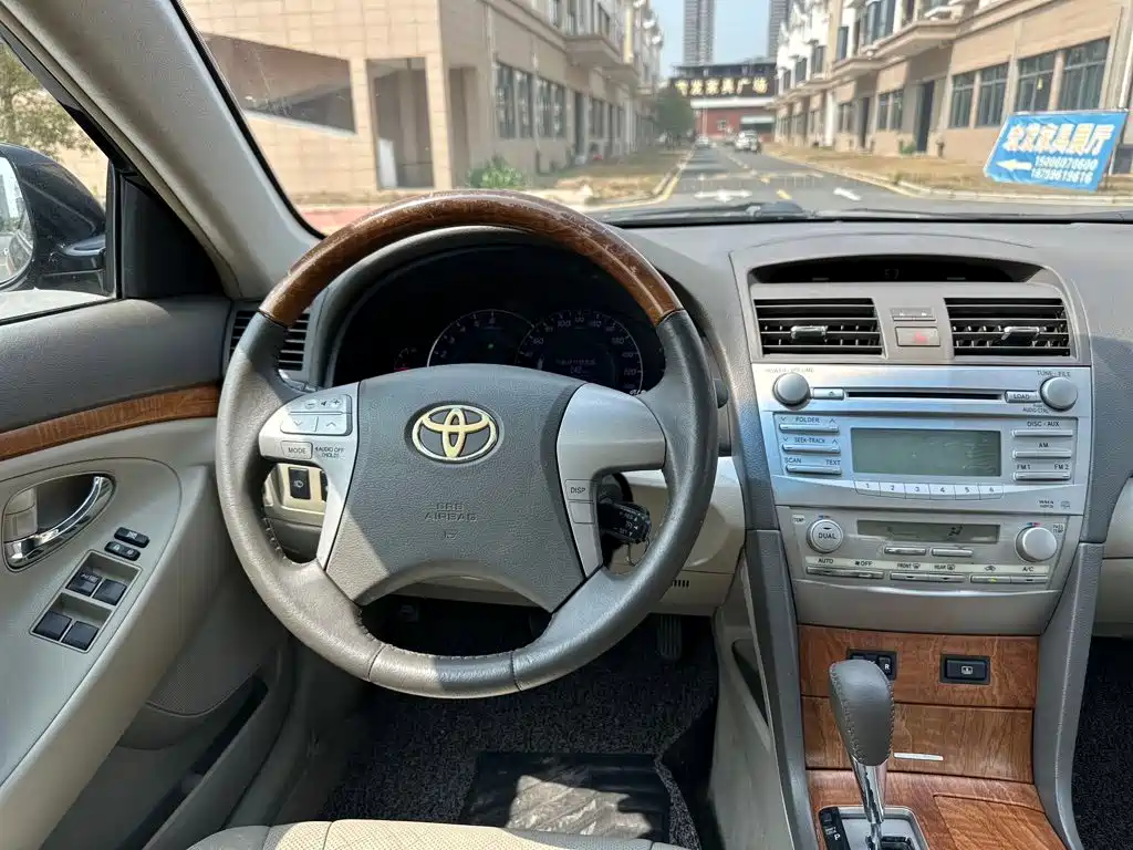 Toyota Camry — миниатюра 6