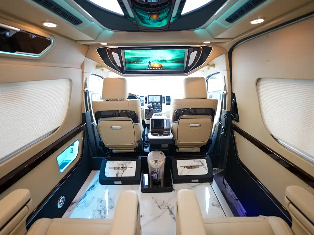 Toyota HiAce 2022 3.5L AT