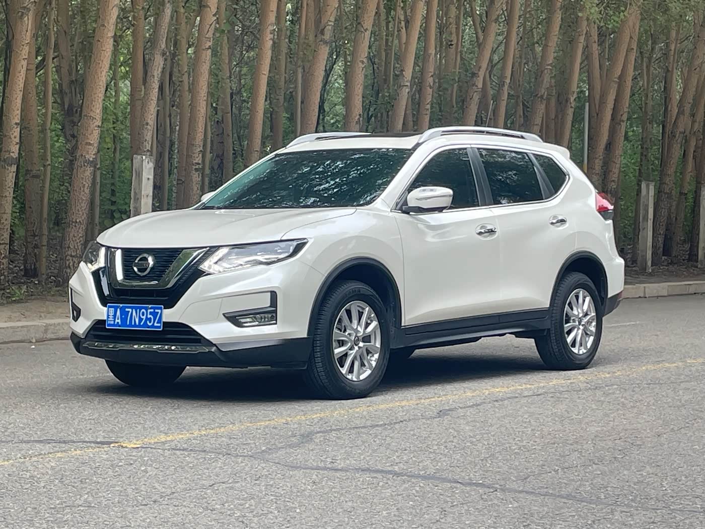 Nissan X-Trail 2.0 л 2023 г. Белый, пробег 32000 км