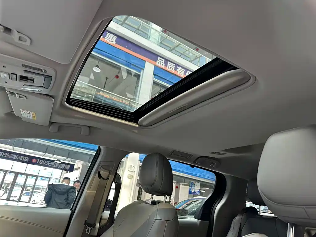 Toyota Granvia — миниатюра 14