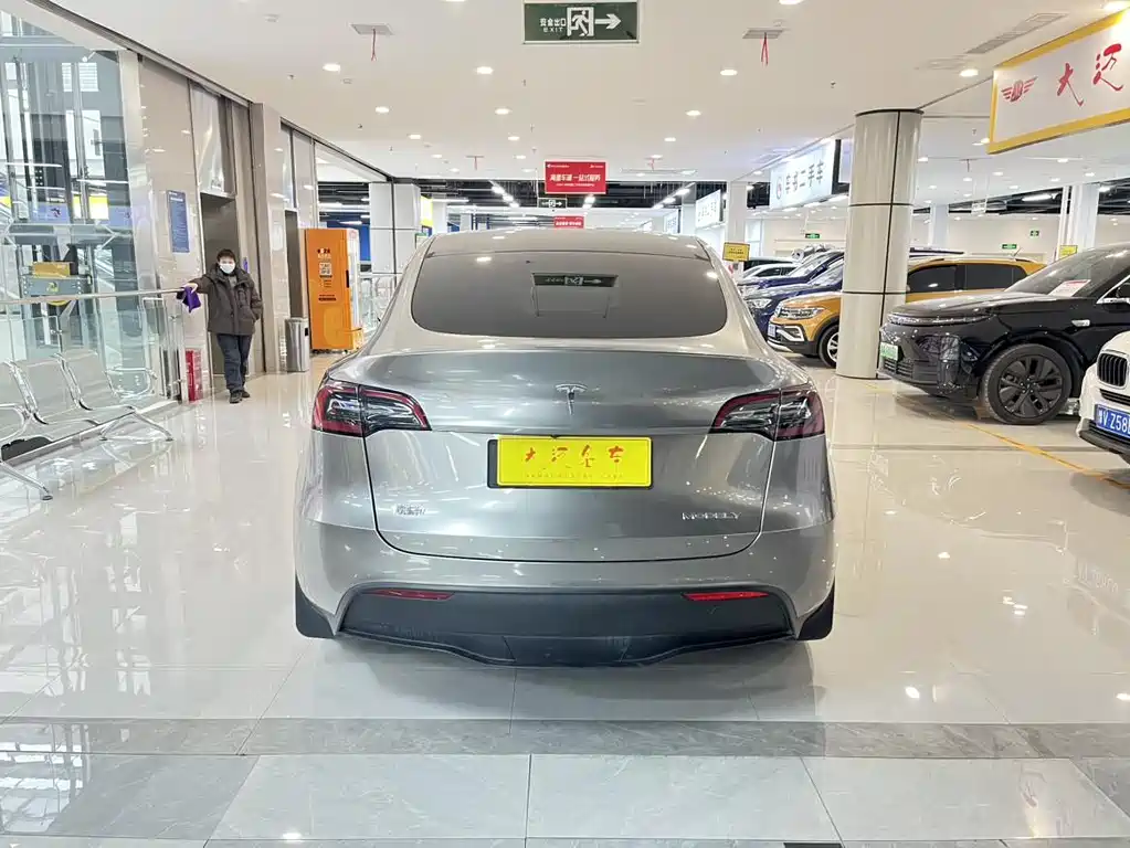 Tesla Model Y - фото 9
