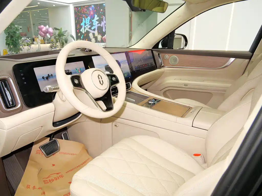 AITO ASK THE WORLD M9