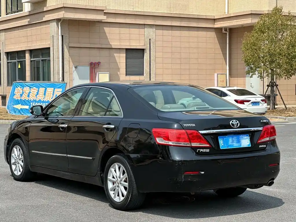 Toyota Camry — миниатюра 3