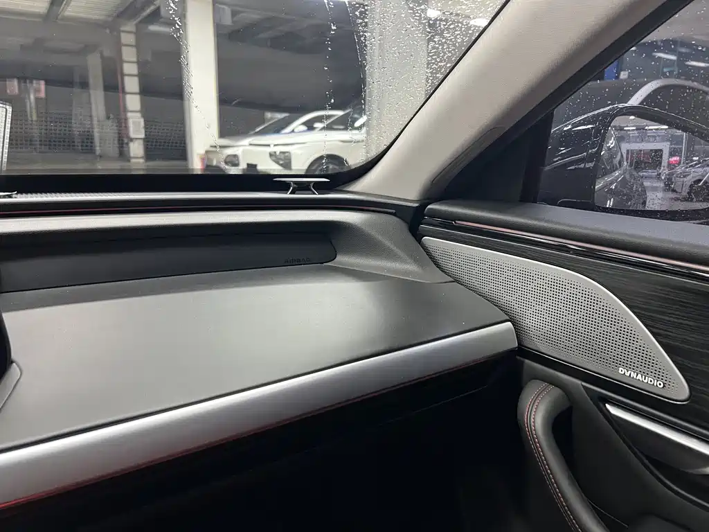 XPeng P7 — миниатюра 12