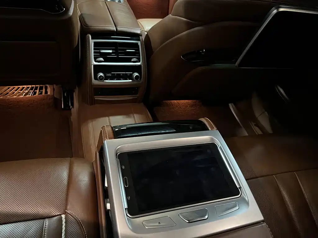 BMW 7 Series — миниатюра 13