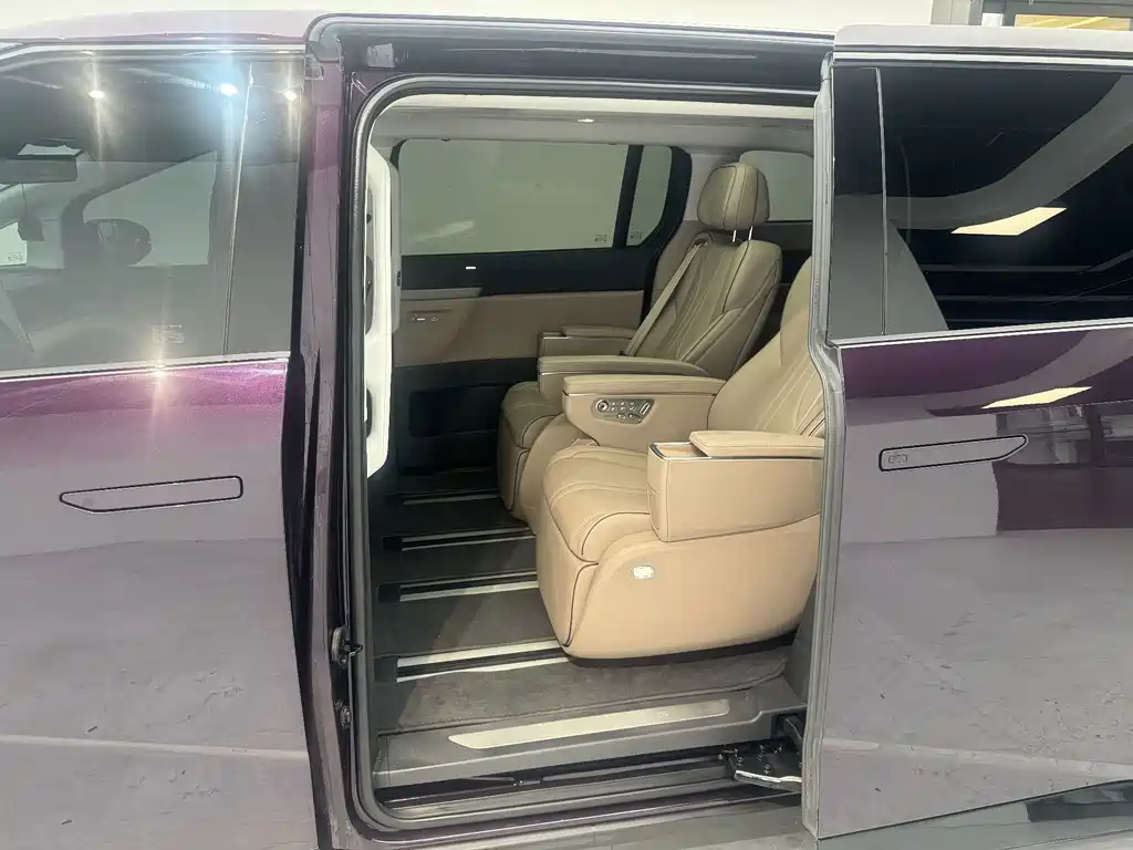 XPeng X9 — миниатюра 16