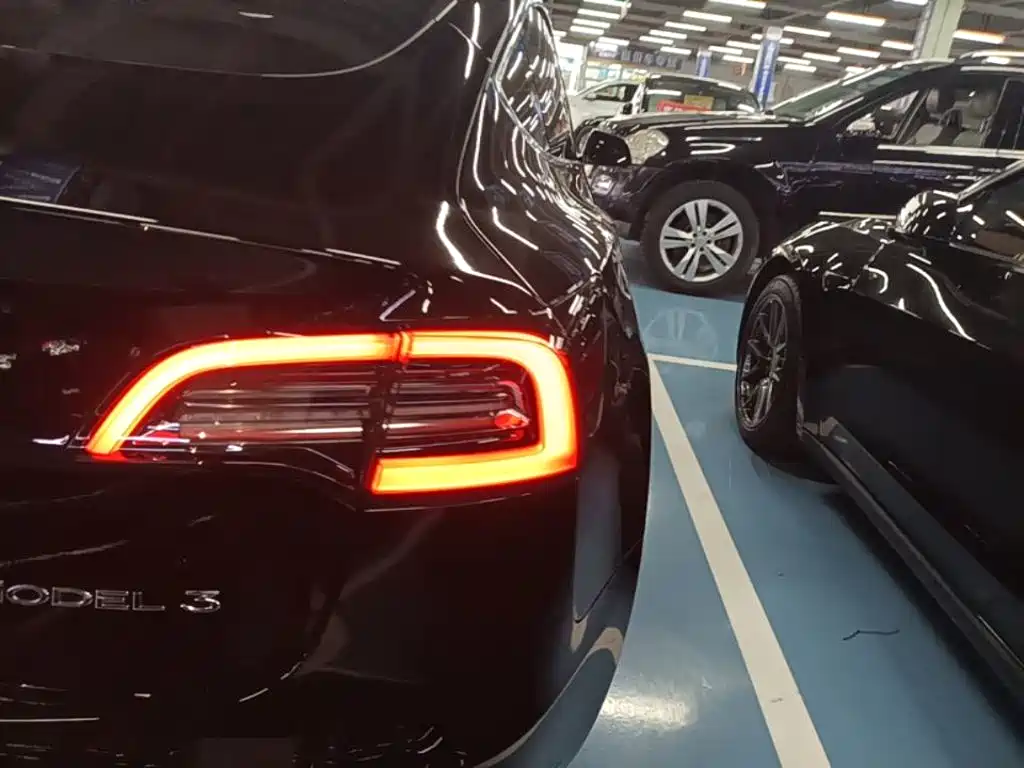 Tesla Model 3 — миниатюра 8