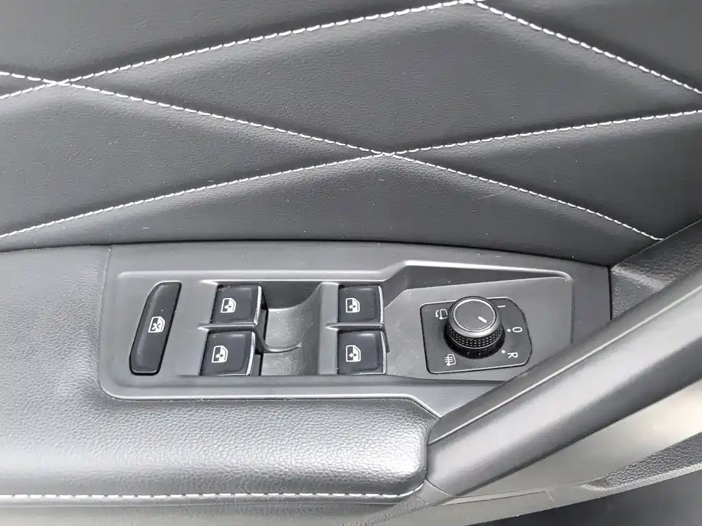 Volkswagen Tiguan L — миниатюра 9