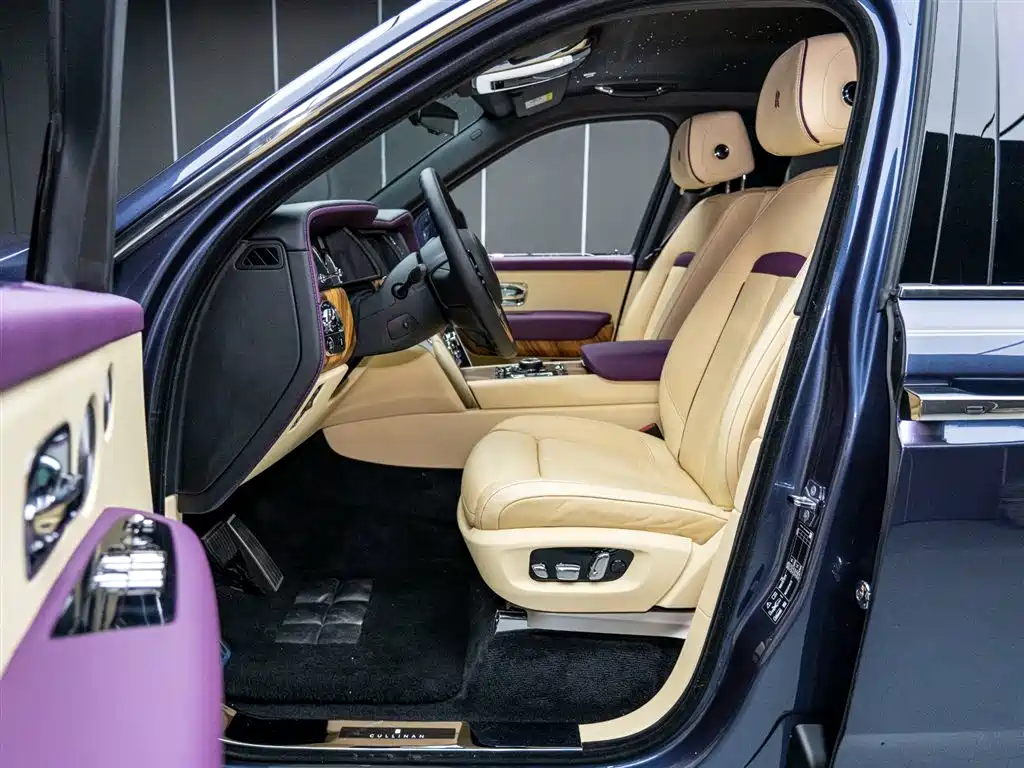 Rolls-Royce Cullinan 2018 мест