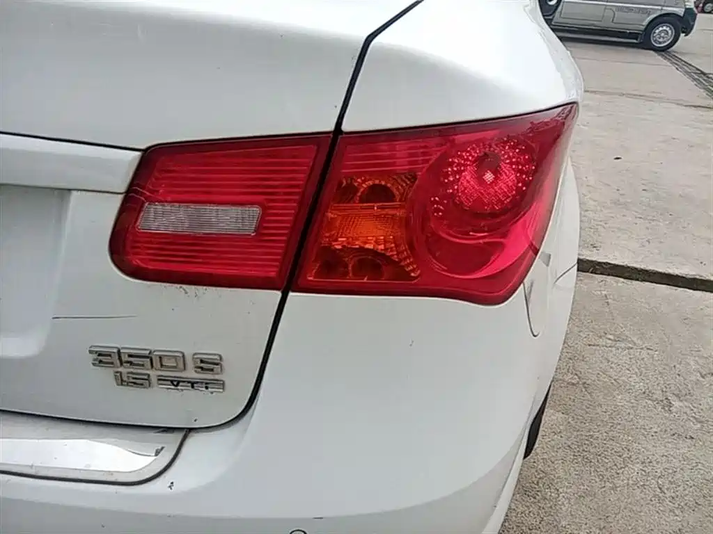 Roewe 350 2015 1.5L AT Luxury