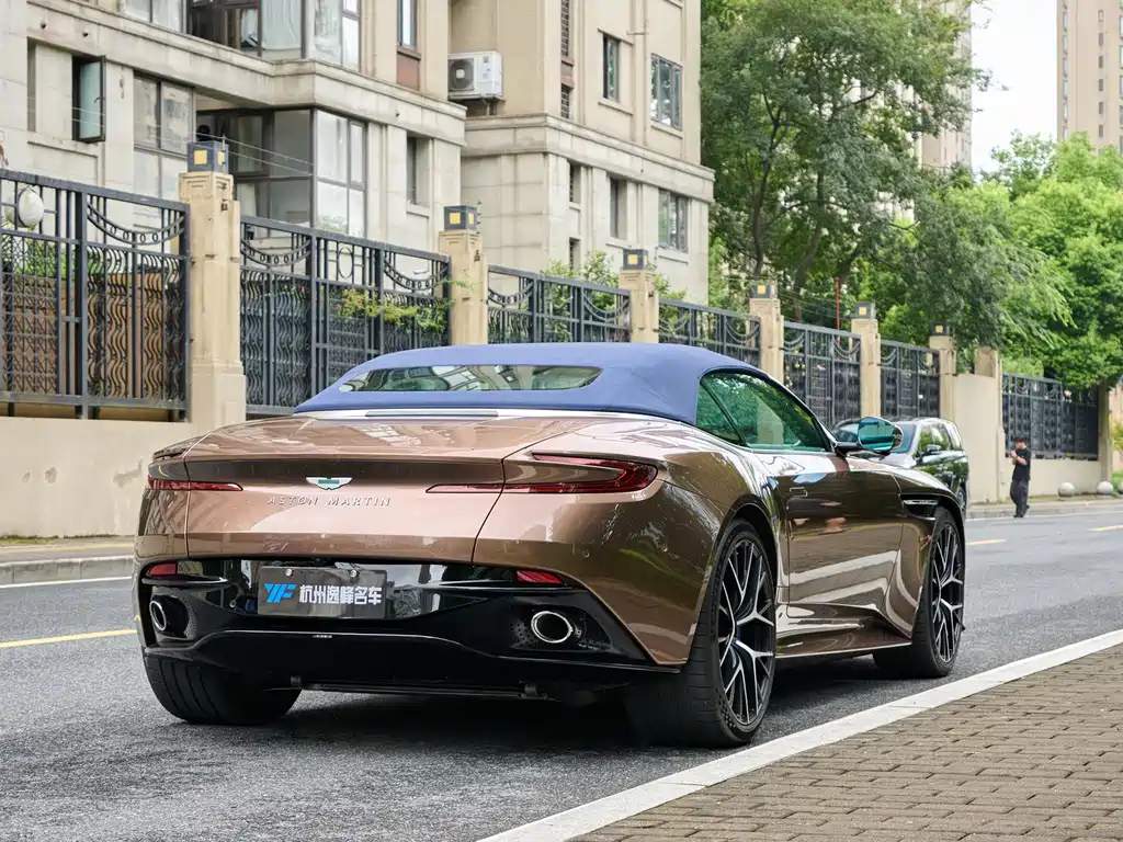 Aston Martin DB12 — миниатюра 17