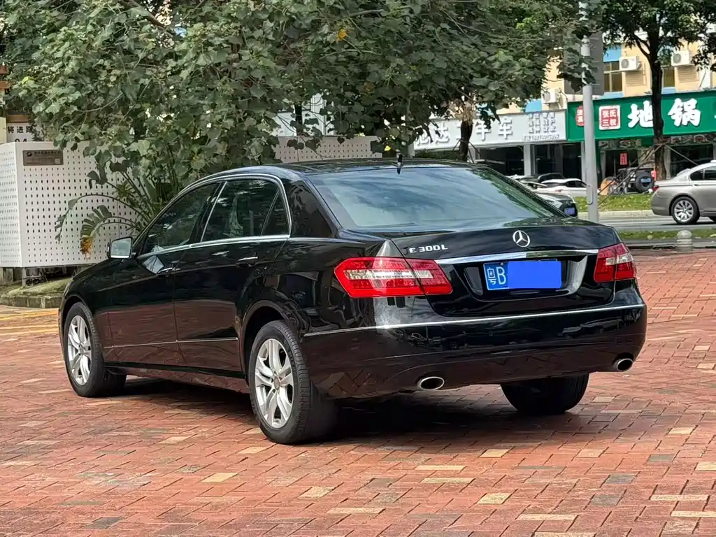 Mercedes-Benz E-Class — миниатюра 8