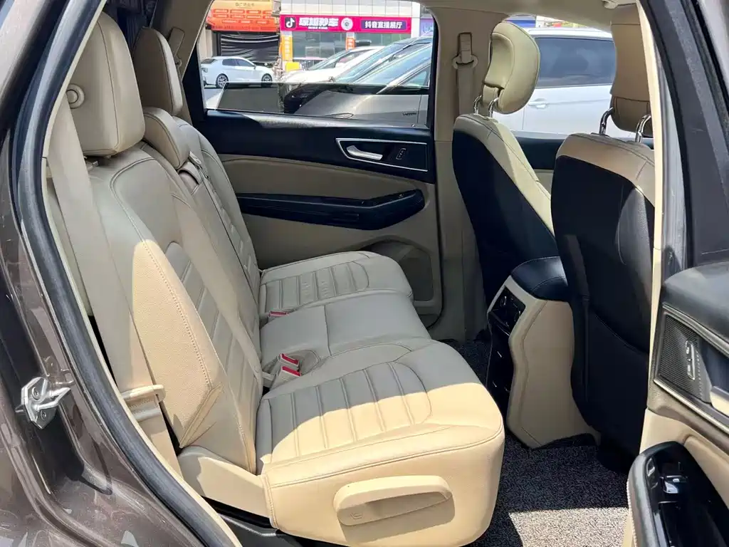Ford Edge — миниатюра 8