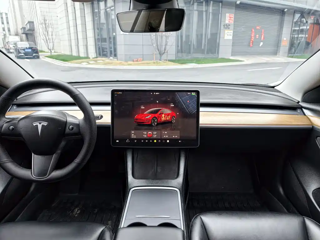 TESLA MODEL 3