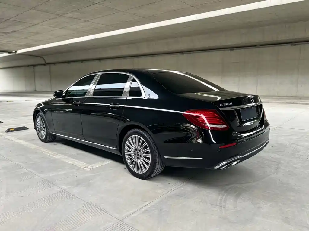 Mercedes-Benz E-Class — миниатюра 9