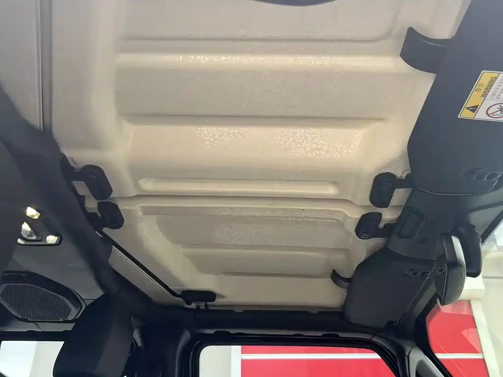 Jeep Wrangler PHEV — миниатюра 8