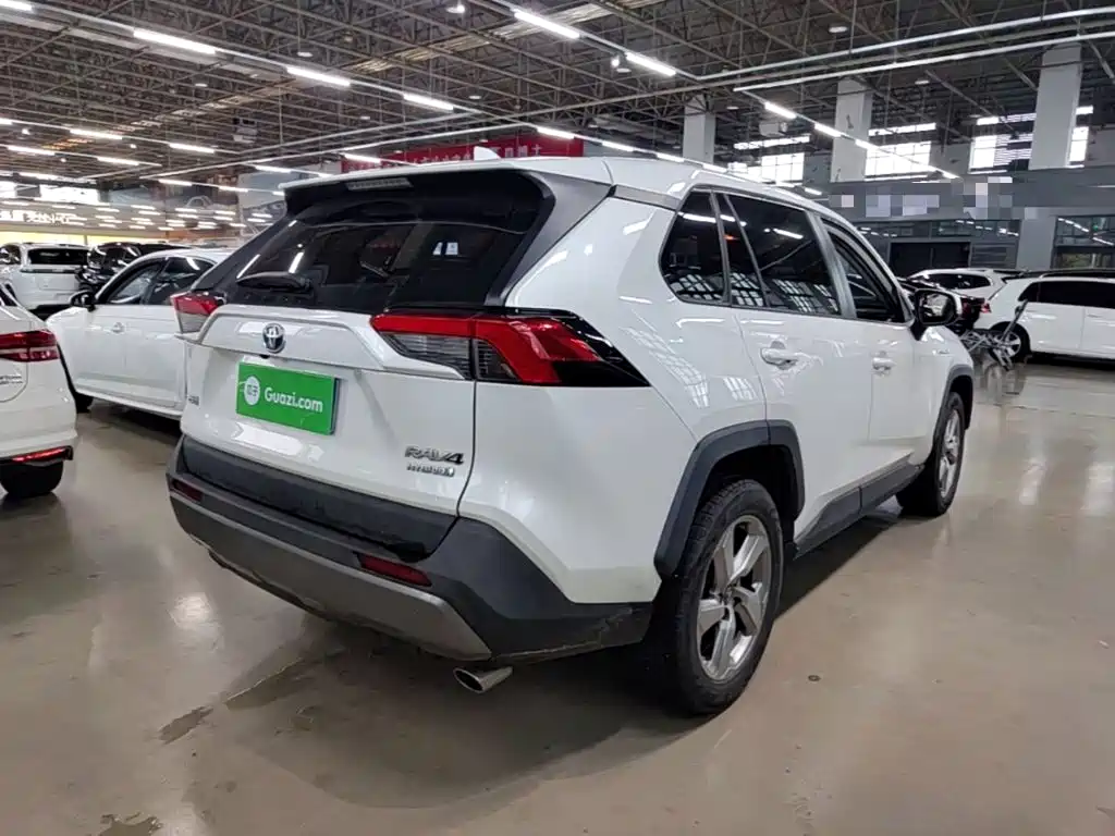 Toyota RAV4 — миниатюра 7