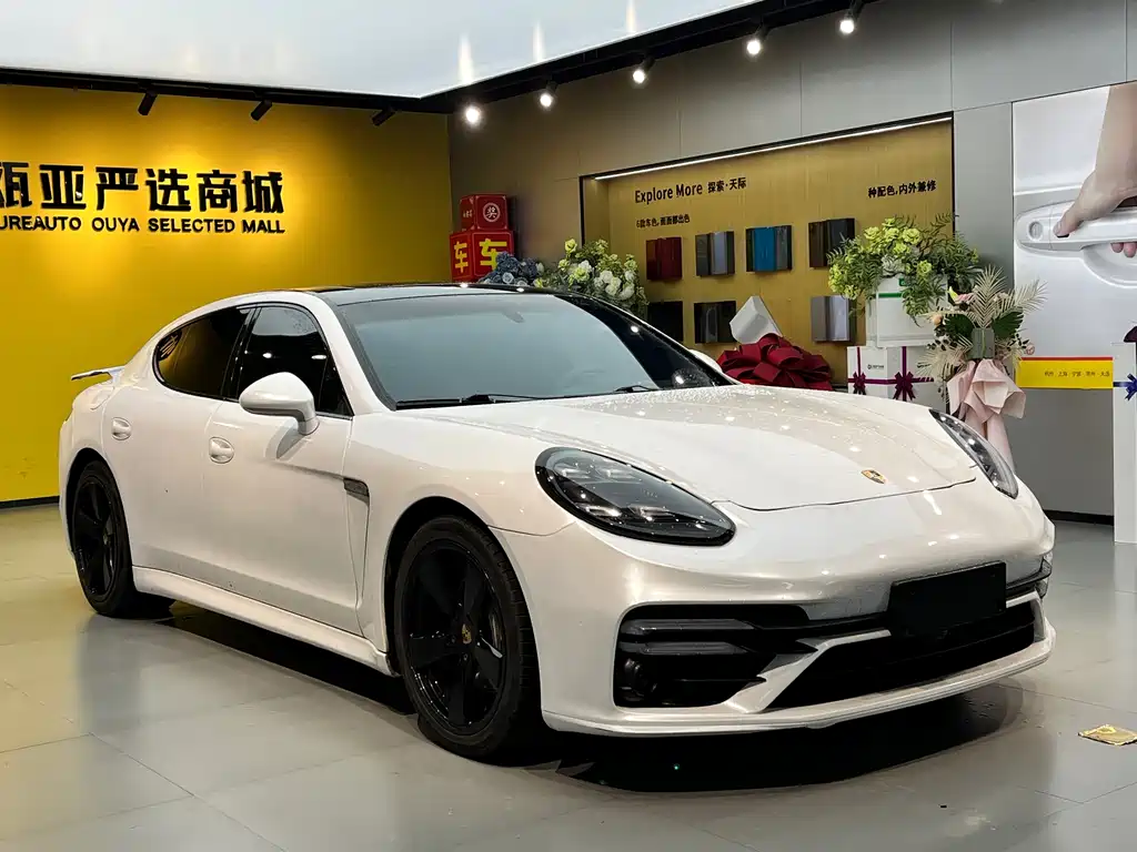 Porsche Panamera 2013 Panamera 4 Platinum Edition 3.6L