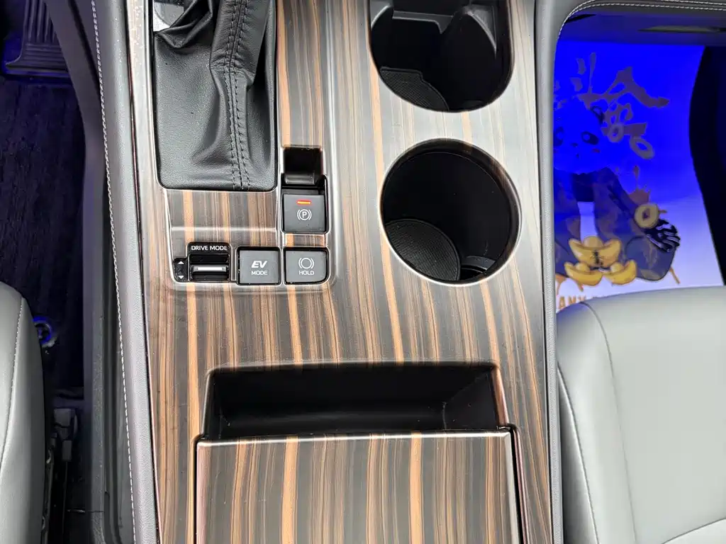 Toyota Granvia — миниатюра 20