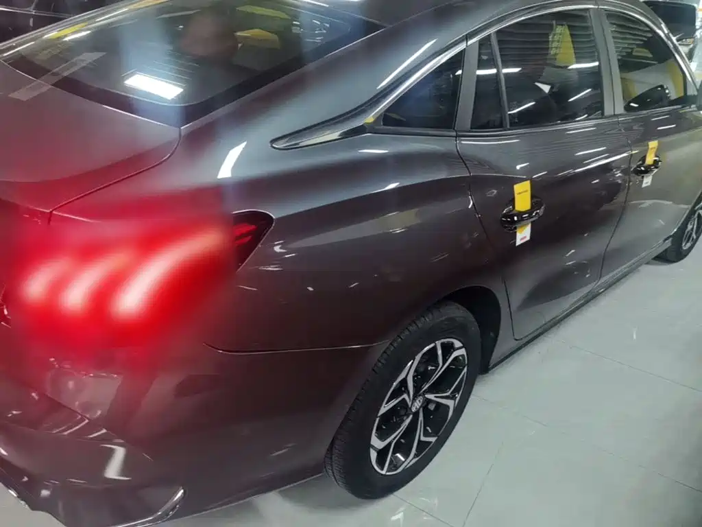 MG MG5 — миниатюра 7