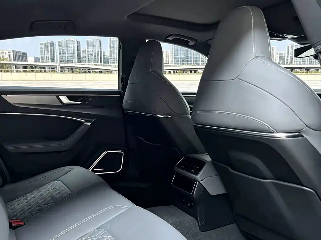 Audi A7L — миниатюра 7