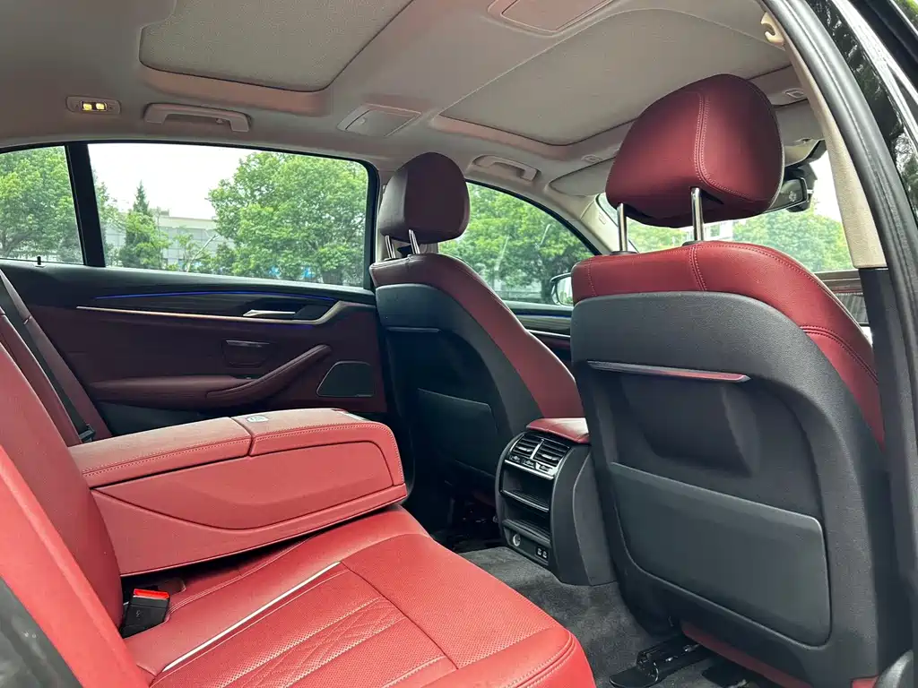 BMW 5 Series — миниатюра 12