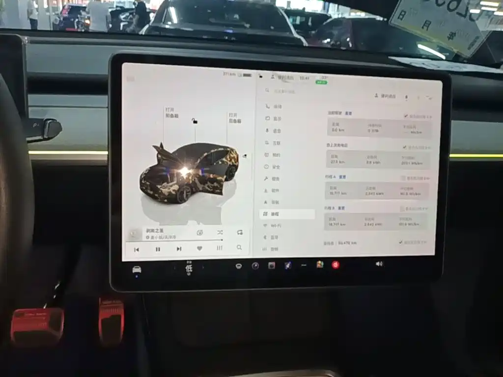 Tesla Model Y — миниатюра 13