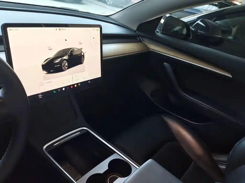 Tesla Model 3 — миниатюра 10