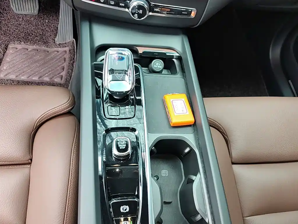 Volvo XC60 PHEV — миниатюра 14