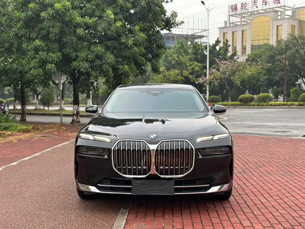 BMW  7 SERIES