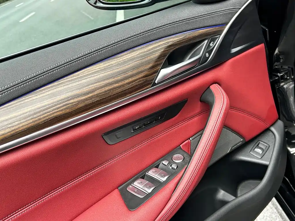 BMW 5 Series — миниатюра 7